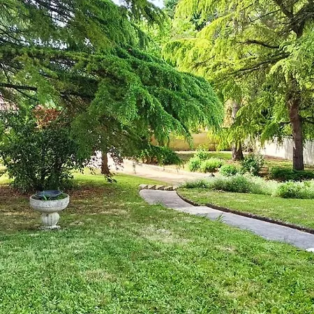 Belle Maison Proche Du Futuroscope Vakantiehuis *